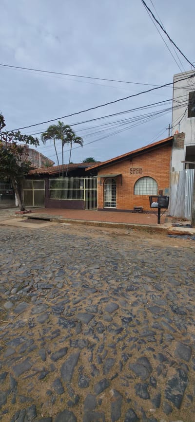 VENDO PROPIEDAD EN EL BARRIO MBURUCUYA  