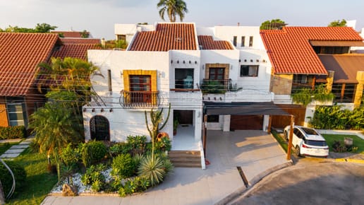 CASA EN VENTA DE 4 DORMITORIOS EN CONDOMINIO BARRIO NORTE