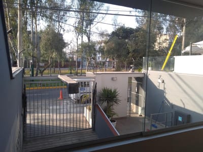 ALQUILO 1ER.PISO FRENTE A PARQUE : ZONA VALLE HERMOSO