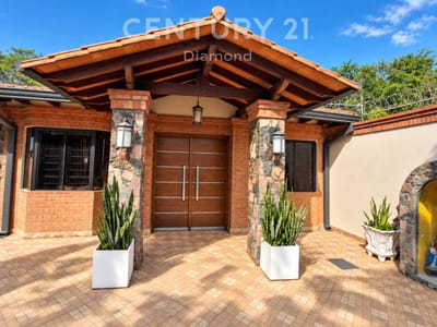 CASA EN VENTA EN  BARRIO KENNEDY LAMBARE