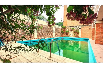CASA EN LAMBARE 