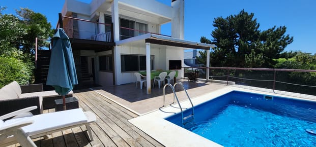 Casa Con Hermosas Vistas Al Lado Del Mar
