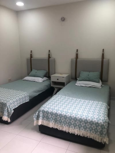 ALQUILO MODERNA CASA AMOBLADA Y EQUIPADA A PASITOS DEL SHOPPING MARISCAL????