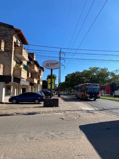 Alquilo salones comerciales integrados sobre Avda. Mariscal López
