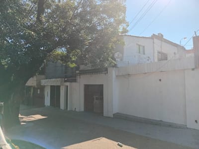 Alquilo Salón Comercial Sobre Estados Unidos C/quinta Avenida