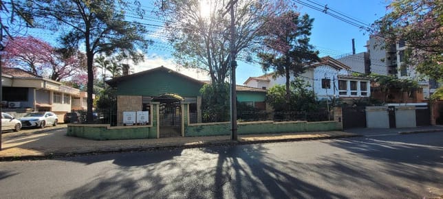 Casa 6 dorm. en esquina sobre Av. Caballero | Bernardino Cab