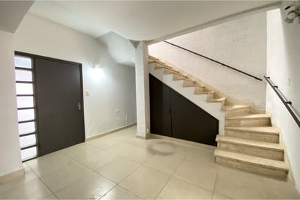 CASA EN ALQUILER AMPLIA IDEAL PARA EMPRESA, OFICINA O VIVIENDA