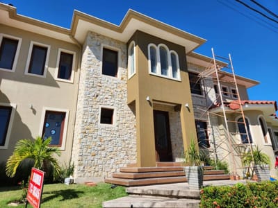 Casa En Venta Santa Cruz De Las Colinas - Urubó Estilo CLásico