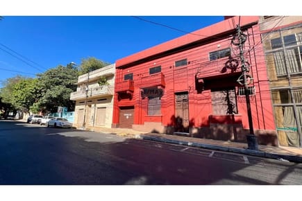 CASA EN EL CENTRO PARA USO RESIDENCIAL O COMERCIAL