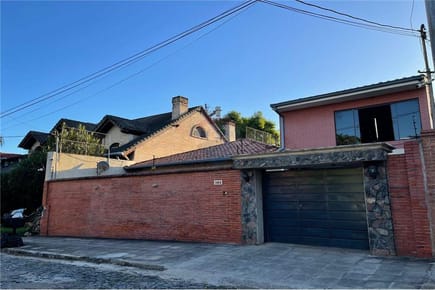 VENDO RESIDENCIA DE 4 DORMITORIOS EN CARMELITAS