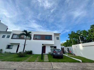 Amplia Casa En Venta En Condominio Exclusivo.