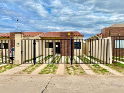 CASA EN VENTA DE 2 DORMITORIOS - ZONA NORTE