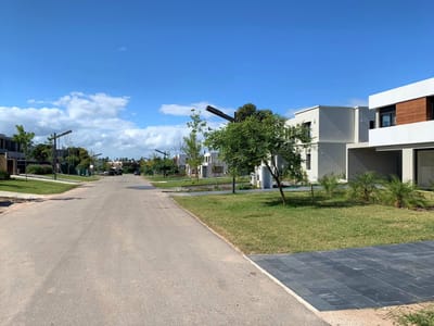Alquiler casa 3 dormitorios en barrio privado San Nicolas