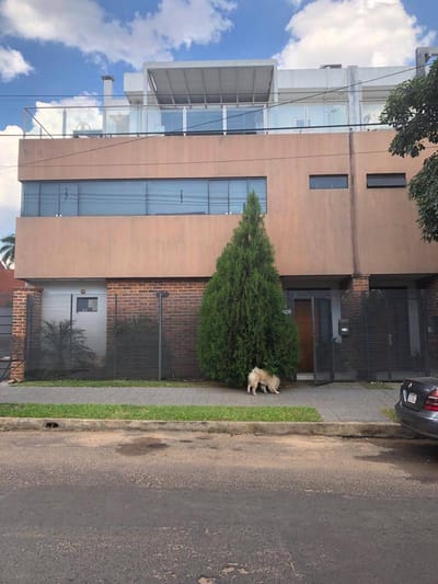 TRIPLEX A PASOS DEL EJE CORPORATIVO