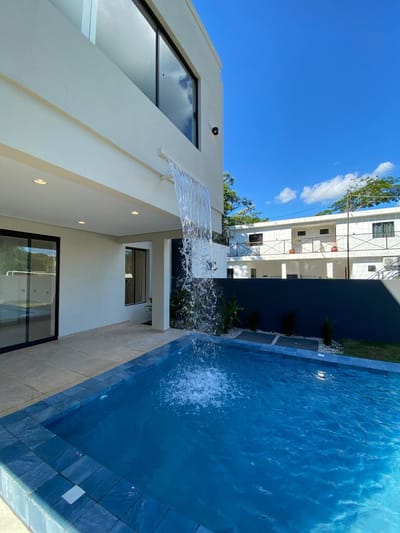 SAN BERNARDINO ZONA LOS ALPES EN VENTA HERMOSA CASA PAREADA DE 4 DORMITORIOS 