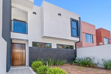VENDO CASA EN BARRIO ITÁ ENRAMADA!!