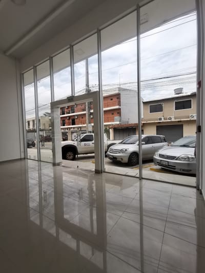 Alquilo local en Fernando de la Mora 