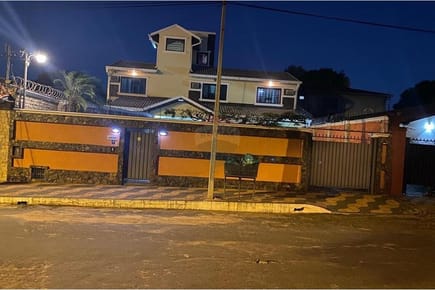 Vendo casa premium en Fdo de la Mora- Zona Sur 