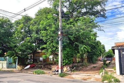 Terreno en esquina en Trinidad sobre asfalto