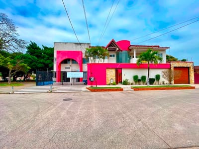CASA DE LUJO + TIENDA COMERCIAL INDEPENDIENTE| ¡2 PROPIEDADES EN 1!