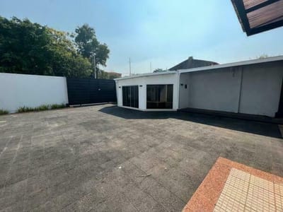 IMPONENTE SHOWROOM FRENTE A LA TERMINAL DE ASUNCIÓN!! 2678m2