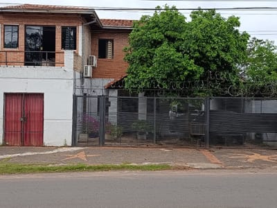 VENDO CASA 4 DORMITORIOS EN FERNANDO DE LA MORA