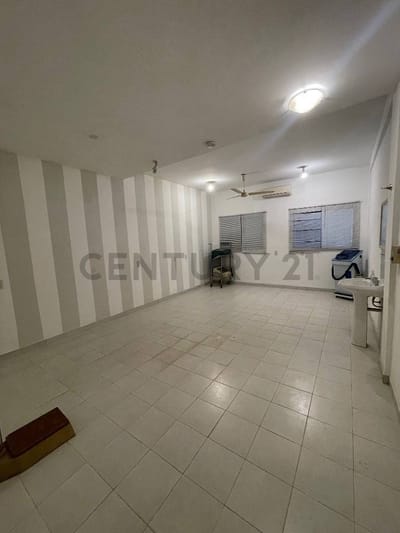ALQUILO CONSULTORIOS EN EL B° MCAL. ESTIGARRIBIA.