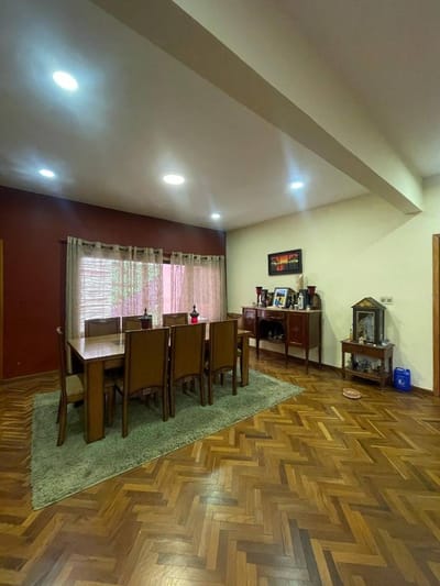 VENDO AMPLIA CASA EN LAMBARE