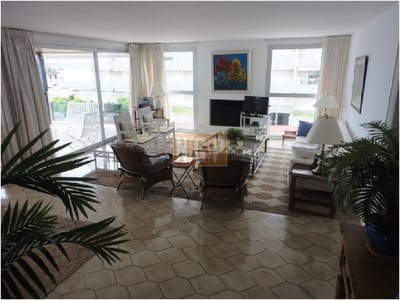 Apartamento en Venta – Edificio Brioni, Punta del Este