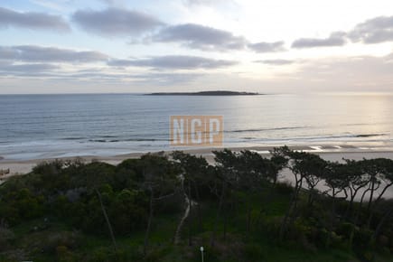 frente al mar piso alto con servicio de playa y mucama