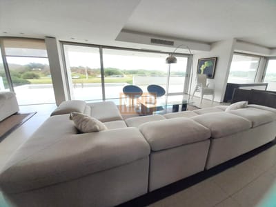 APARTAMENTO NUEVO FRENTE AL MAR EXCELENTE