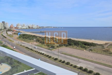 Apartamento en Mansa, 3 dormitorios  frente al mar edificio premiun!!!!