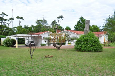Casa ubicada en Cantegril con lindo terreno