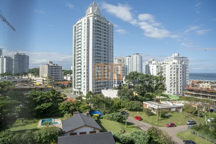 Apartamento en venta en Torre esmeralda de 3 dormitorios , en Punta del Este
