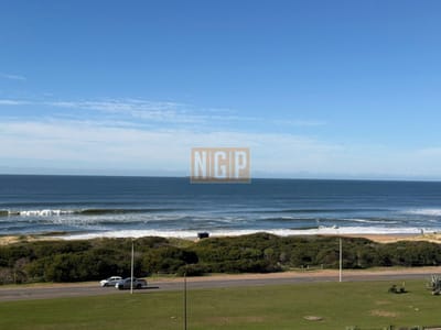 Apartamento en Venta de 2 dormitorios en Torre Trump , Punta del este , Playa brava