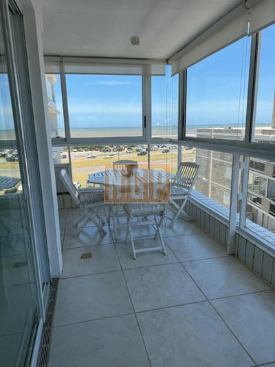 Apartamento en venta de 3 dormitorios y servicio en Torre Nueva York , Punta del este , Playa brava