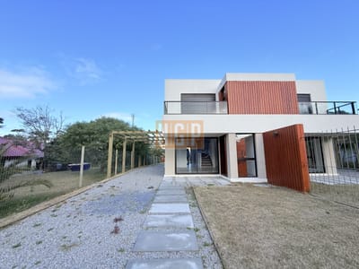 Venta casa PH 3 dormitorios - Pinares
