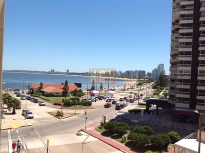 Edificio de muy buena construccion en peninsula