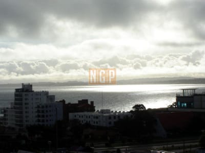 LINDO  PISO ,A METROS DEL MAR