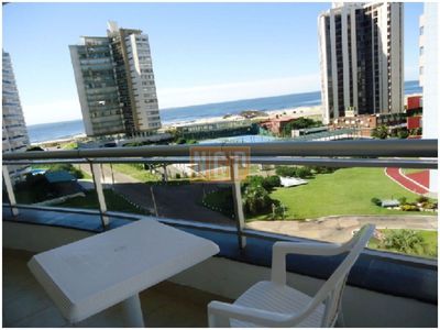 Edificio a pasitos de la brava Excelente Apartamento Prácticamente Sin Uso, Con Vista Al Mar