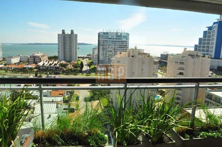 Punta del Este Piso alto con Vista al Mar!