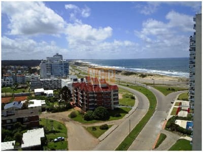 Punta del Este Piso alto con Vista al Mar!  Modenos muebles!