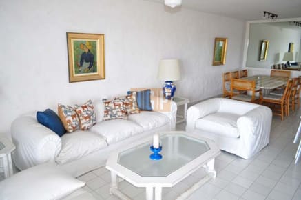 Punta del Este Piso alto con Vista al Mar! , cómodo y muy Luminoso .