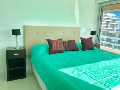 Departamento en Punta del Este, Torre   cuenta con todos los servicios.