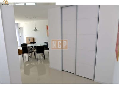 Departamento en Punta del Este, Torre   cuenta con todos los servicios.