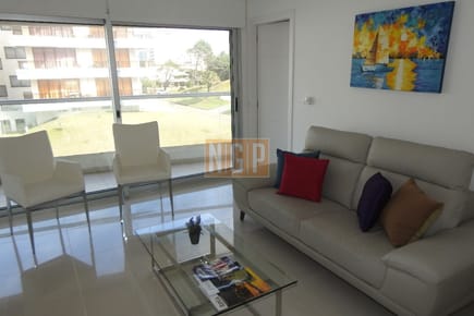 , Punta del Este Piso alto con Vista al Mar!