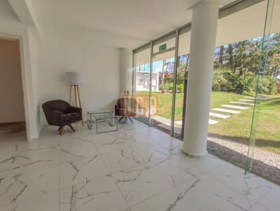 LINDISIMO EDIFICIO CON TODOS LOS SERVICIOS