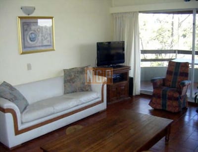 Excelente !!!! exclusivo apartamento con buena vista , muy bien puesto, amplio living comedor , suite, servicio de mucama , cancha de basquetbol , salon de juegos y de aparatos, wi fi.