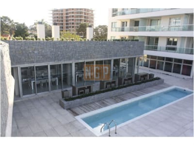Punta del Este Piso alto con Vista al Mar