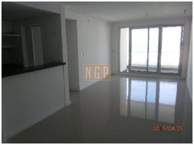 Departamento en Punta del Este, Torre   cuenta con todos los servicios.